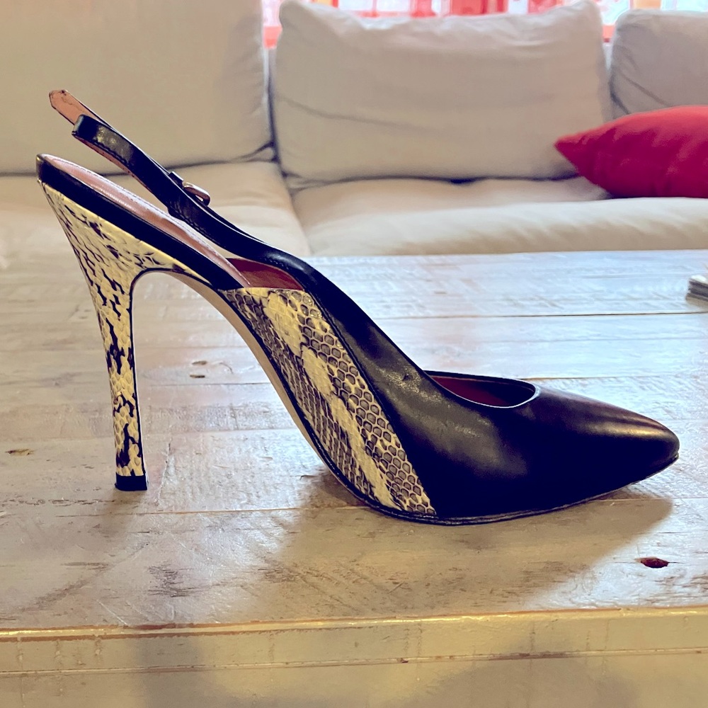 Beautiful hardly worn black heel with snake-like detail on side.
